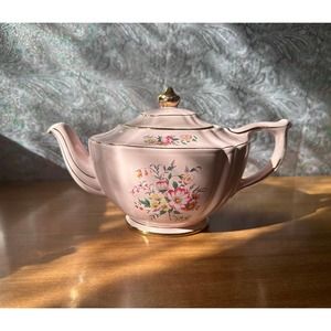 Vintage pink Sadler teapot with bouquets of flowers